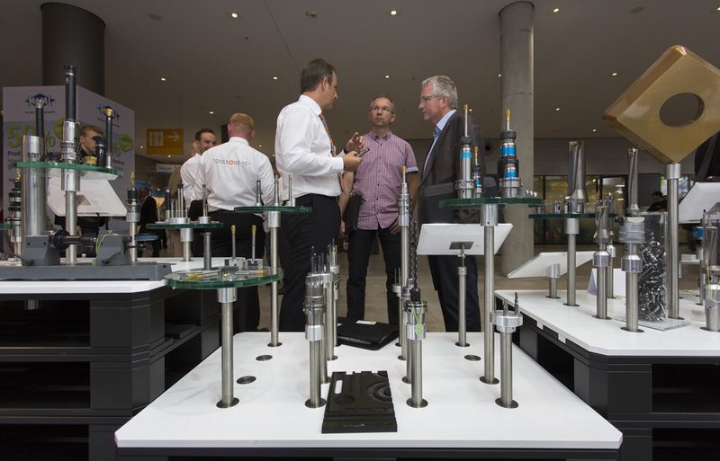 Mehr als bisher sollen die Präzisionswerkzeuge auf der AMB 2014 können – der Trend zu Industrie 4.0 erfasst auch sie. (Bild: AMB)