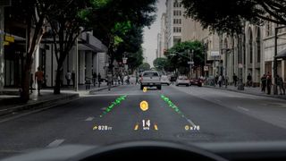 AR-Display: Das Deep Reality Display projiziert mithilfe eines RGB-Lasers virtuelle Bilder auf die Windschutzscheibe.  (Bild: WayRay)