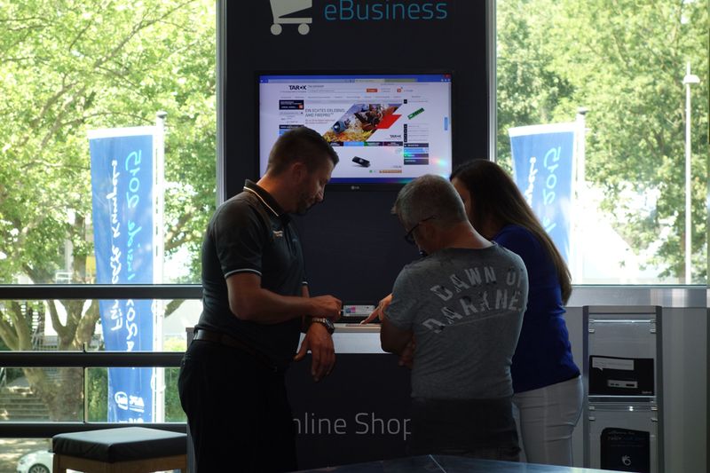 Thorsten Flügel, Tarox, erklärte sein Shopping-Konzept. (Bild: IT-BUSINESS)