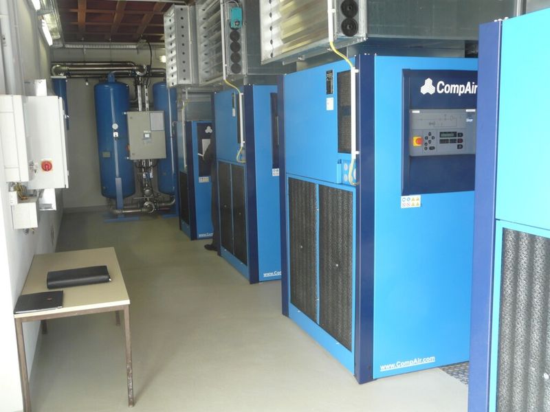 Vier Pureair-Kompressoren erzeugen ölfreie Druckluft. (Bild: Compair)