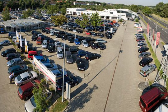 Das Gebrauchtwagengelände des Wolfsburger Autohauses Hotz und Heitmann (Archiv: Vogel Business Media)