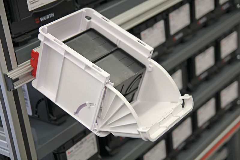 Sie sind kompatibel mit den bisherigen an VDA-Norm angelehnten Würth-Kleinladungsträgern W-KLT 2.0 und sollen die Arbeitsabläufe in der Produktion optimieren. (Bild: Hofmann)