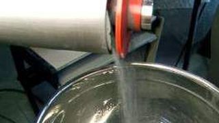 Die Dosierschnecke Precidos bei der Dosierung im Feinstrom.  (Bild: Solids Solutions Group)