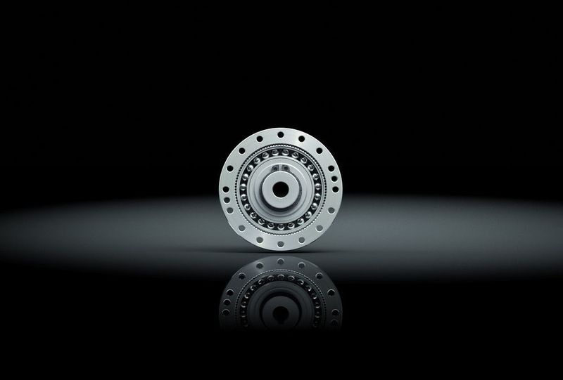 Als Wellgetriebe mit lebenslanger Präzision soll sich der Einbausatz durch Spielfreiheit sowie höchste Übertragungs- und Positioniergenauigkeit auszeichnen. (Harmonic Drive)