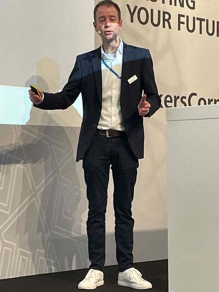 Dominik Mahnig, Head of Product Development bei GF Casting Solutions, geht in seinen Projekten meist über die Grenzen hinaus. Er leitet bei GF das zentrale Team für die Produktentwicklung mit dem Ziel innovative und energieeffiziente Leichtbaulösungen für die nachhaltige Mobilität voranzutreiben. (Bild: VCG/U. Drescher)