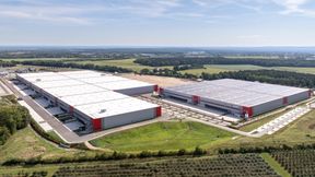 Mit dem Log Plaza Frankfurt (Oder) entsteht ein großflächiger Sandort mit mehreren Hallenkomplexen, die auf die Anforderungen moderner Logistikprozesse ausgelegt sind.  

 (Bild: Osmab Holding AG)