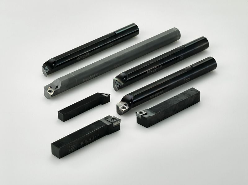 CVD-Diamant-bestückte Drehwerkzeuge. Schneidplatten mit gelaserter Spanleitstufe. (Bild: Fa. TiroTool)