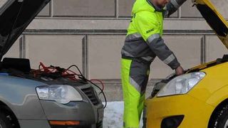 Klassiker im Straßenverkehr: Batterie leer, ADAC hilft. (Foto: ADAC)