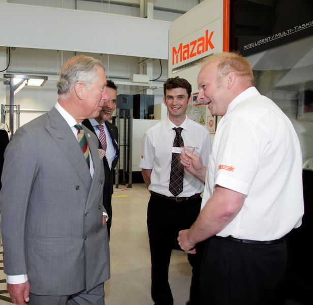 The price toured Mazak’s European Technology Centre in Worcester and met applications engineers, Ryan Milne (l.) and Richard Aldridge (r.). (Source: Yamazaki Mazak)