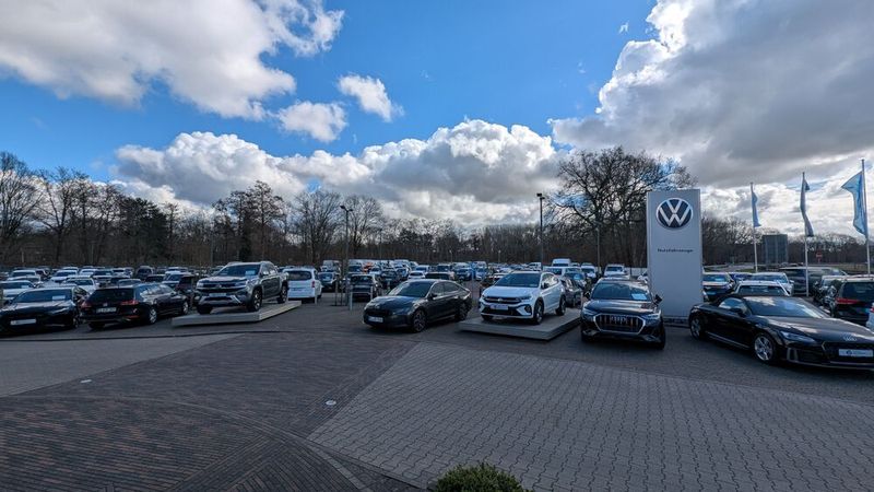 Alle NOWAG-Betriebe können auf einen zentralen Fahrzeugbestand zugreifen. (Bild: Mauritz – VCG)