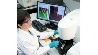 Abb. 1: Das neue Infrarot (IR)-Mikroskop kann dank seines 16-fach-Sensors deutlich schneller messen. (Bild: Currenta)