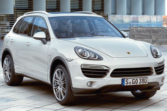 Der neue Cayenne ist größer als der Vorgänger: Vier Zentimeter mehr Radstand und knapp fünf Zentimeter mehr Außenlänge kommen vor allem den Fondpassagieren zugute. (Archiv: Vogel Business Media)