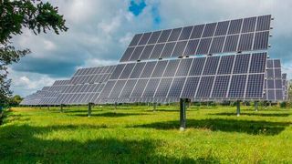 Solarparks können effizienter werden, wenn auf intelligente Wartung gesetzt wird.  (Bild: gemeinfrei)