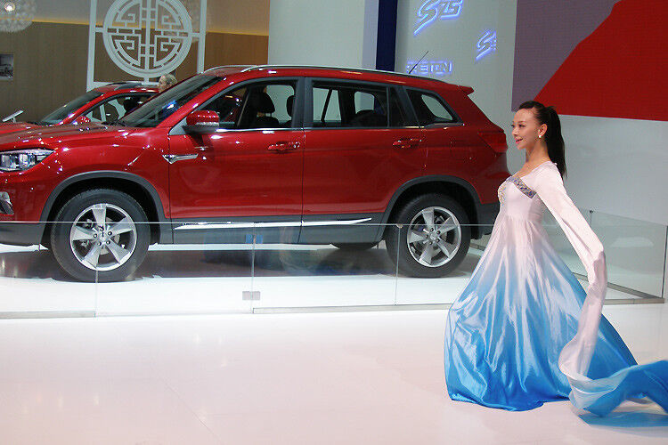 Dass zur Präsentation eines neuen Autos mehr gehört, als es einfach zu zeigen, haben die Chinesen bereits gelernt. (Foto: Grimm)