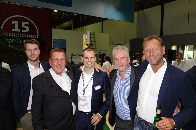 (v. l.) Michael Bauer, Conrad,  Dieter Kremer, Berlet, Peter Junghänel, Lenovo, Werner Kupitz und Klaus Schäfer, ALSO (Bild: IT-BUSINESS)