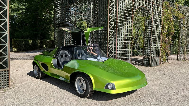 Unter dem Markennamen Sofia entstanden in den 1980er- und 1990er-Jahren in der gleichnamigen bulgarischen Hauptstadt einige Dutzend Sportwagen. In Schwetzingen zu sehen war dieser Sofia-B mit der VIN 0002. Entwickler Velizar Andreev ist zugleich der Besitzer, der das Fahrzeug als Versuchsträger für Modifikationen nutzte. Motor: 1,6-Liter-Benziner aus Lada 1600 und Niva. (Bild: Peter Diehl)