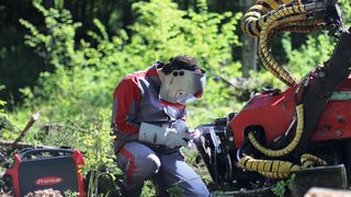 Das MMA-Schweißsystem AccuPocket 150/400 bietet eine bisher nicht erreichte Bewegungsfreiheit beim E-Hand und WIG-Schweißen. (Bild: Fronius)