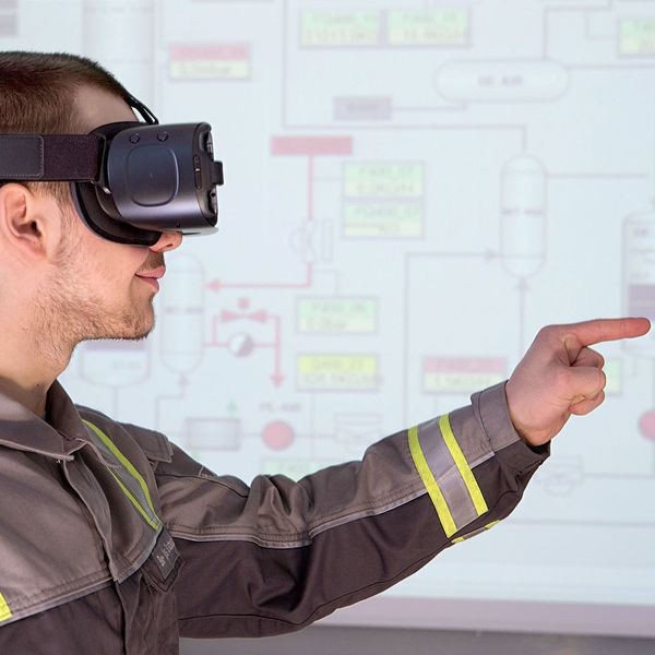 Evonik regards itself as a pioneer of digitalization in the chemical industry and established Evonik Digital in early 2017 to focus on this topic. (Evonik)