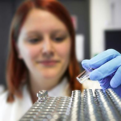 Mit einer gemeinsamen Ausbildungsinitiative wollen Nordostchemie und IGBCE Ausbildungsplätze in der ostdeutschen Chemieindustrie sichern und mehr Nachwuchskräfte für die Branche gewinnen. (Bild: frei lizenziert)