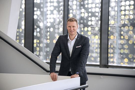 Christoph Geigges ist Präsident und CEO der Walter AG. Das Unternehmen mit Hauptsitz in Tübingen gehört weltweit zu den führenden Anbietern von Präzisionswerkzeugen für die Metallbearbeitung. Unter Geigges’ Führung transformiert sich das Traditionsunternehmen verstärkt vom Werkzeughersteller zum prozessbegleitenden Engineering-Partner.(Bild:  Walter AG)