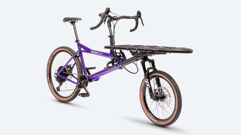 Dank der grob profilierten Reifen und Rennradlenker bietet das nutzwertige Gravit Dust Gravelbike-Eigenschaften. (Bild: Hase Bikes)