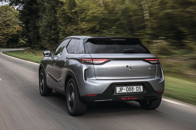 Der 100 kW/136 PS starke Elektromotor hat keine Mühen, den 1,6 Tonnen schweren Kleinwagen aus den Puschen zu bringen. (DS Automobiles/Thomas Cortesi)