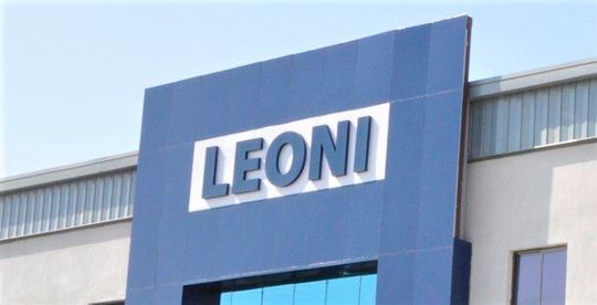 Der Kabel-Könner und Automobilzulieferer Leoni kämpft weiter gegen den Schuldenberg, während die Aktie zweistellige Wertminderungen verzeichnet.(Bild:  Leoni)