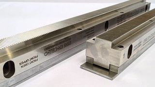 Eine Idee, die überzeugt: Das beidseitig nutzbare Flachwerkzeug spart Material ein, führt gleichzeitig zu einer CO2-Reduzierung sowie im produktiven Einsatz zu messbaren Kosteneinsparungen. (Bild: OSG Excello)