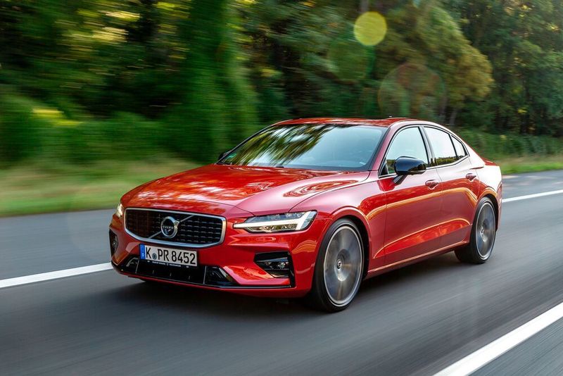 Noch beschleunigt der S60 auf deutlich über 200 km/h. Ab 2020 ist damit Schluss: Dann drosselt der Hersteller das Tempo freiwillig auf 180 km/h. (Volvo)