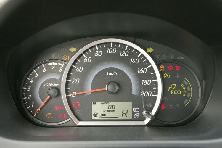 ... und Eco-Drive-Assistent ausgerüstet. Diese erleichtern dem Fahrer die möglichst ökonomische und spritsparende Fortbewegung. (Foto: Mitsubishi)