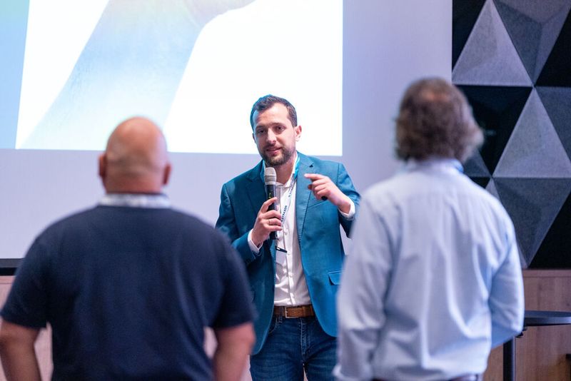 Moderator der 1,5 Veranstaltungstage: Jonathan Seifert, Synaxon (Bild: Synaxon)