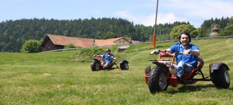Ganz schön schnell: Volker Rühlicke und Michael Glück messen sich im Downhill-Fahren. (Ecom Trading)