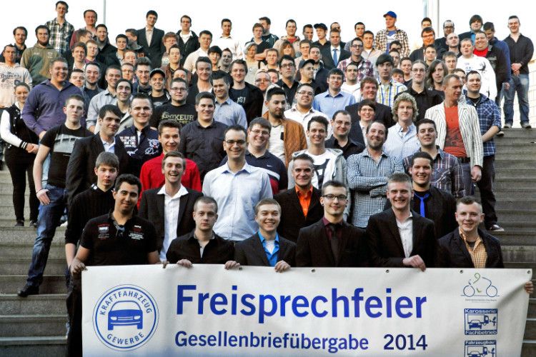 Geschafft: Die Junggesellen des Saarländischen Kfz-Verbandes haben bei ihren Prüfungen gute Leistungen gezeigt. (Foto: Kfz-Verband)