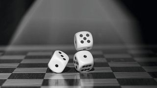 Eine neue Studie zeigt, dass Mutationen nicht so zufällig im Erbgut verteilt sind, wie gedacht – spielt die Evolution mit gezinkten Würfeln? (Symbolbild) (gemeinfrei, 955169 / bearbeitet von VCG)