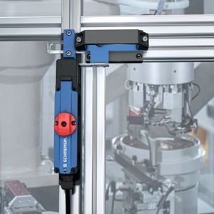 Mit dem AZM 150 steht dem Anwender eine elektromechanische Sicherheitszuhaltung für den Anbau an die üblichen Profilsysteme zur Verfügung.(Bild:  Schmersal)