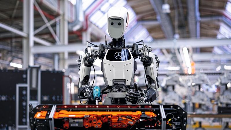 Mercedes-Benz testet im Werk Marienfelde menschenähnliche Roboter in der Produktion.(Bild:  Mercedes-Benz AG)