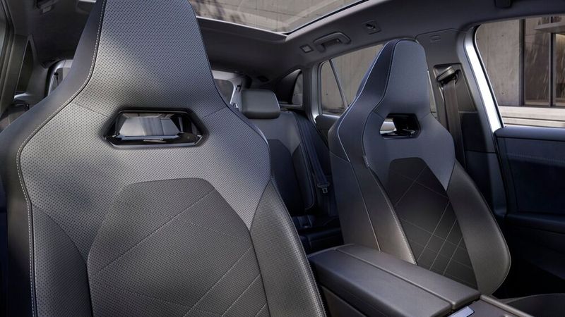 Die Vordersitze des ID Tiguan integrieren die Kopfstützen in der Lehne. (Bild: VW)