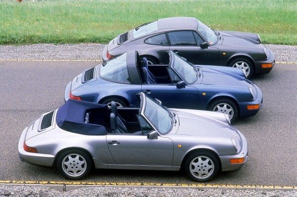 Porsche 911 Carrera 4 3.6 Cabriolet, 1990; (vorne: 911 Carrera 4 3.6 Cabriolet; Mitte: 911 Carrera 4 3.6 Targa; hinten: 911 Carrera 4 3.6 Coupé) (Porsche)