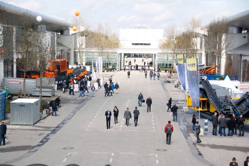 Beinahe ein Besucher pro Quadratmenter: 575.000 Quadratmeter, 3.421 Aussteller und 535.065 Besucher (Stand 2013) (Richter/konstruktionspraxis)