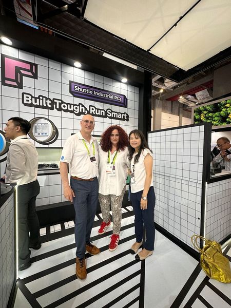 Letztes Mal haben wir uns auf der ISE in Barcelona getroffen, (v. l.) Christian Fiskas und Jessie Wu (Shuttle). (Bild: Vogel IT-Medien)