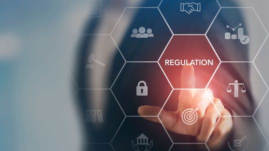 Bien plus qu'une simple contrainte, les nombreuses facettes de la régulation représentent aujourd'hui un atout concurrentiel majeur pour les entreprises.(Source : Parradee - stock.adobe.com)