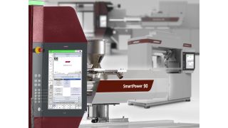 L'Unilog B8 permet de mettre en réseau la machine et ses périphériques, la commande s'effectuant via une interface Windows unique. (Bild: Wittmann)