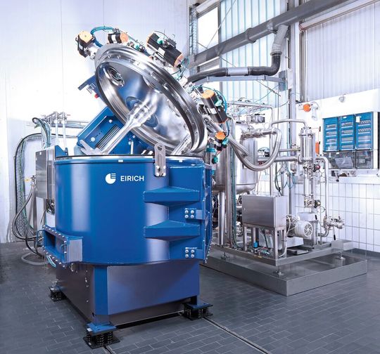 Der Mixsolver kombiniert einen drehenden Mischbehälter mit einem exzentrisch platzierten Mischwerkzeug. (Bild:  www.fabh.de Horst Bernhard)