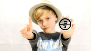 Julia Witte von Digitalcourage kritisiert: „Digitalisierung scheint für viele zu bedeuten: Wir machen jetzt eine App und bieten alle unsere Dienste nur noch darüber an.“  (Bild: Sir_Oliver – stock.adobe.com)