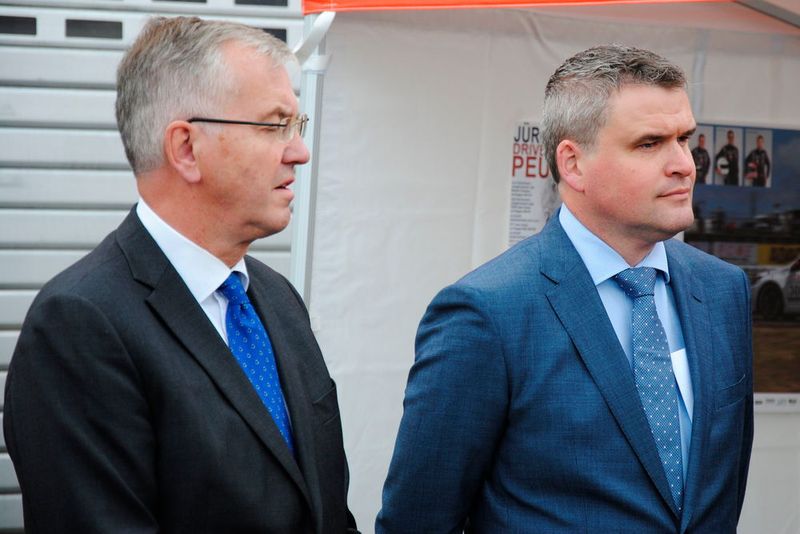 Hoher Besuch: Philippe Dauger (li.),Teile- und Service-Chef der PSA-Gruppe, und Bas Viveen, Direktor Teile & Kundendienst PSA Deutschland. (Baeuchle / »kfz-betrieb«)