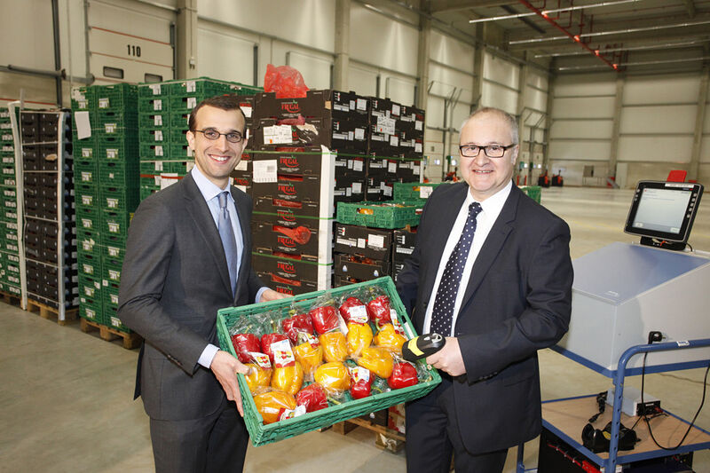 V.l.: Jordan Corynen (Goodman Germany) und Eugenio Guidoccio (Rewe Group) bei der Einweihung des neuen Logistikzentrums. (PUNCTUM / Alexander Schmidt)