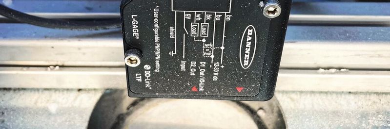 Der robuste Lasersensor LTF12 mit IO-Link-Ausgang hat eine Reichweite von bis zu 12 m bei einer Auflösung von 0,3 bis 3 mm.(Bild:  Hans Turck GmbH & Co. KG)