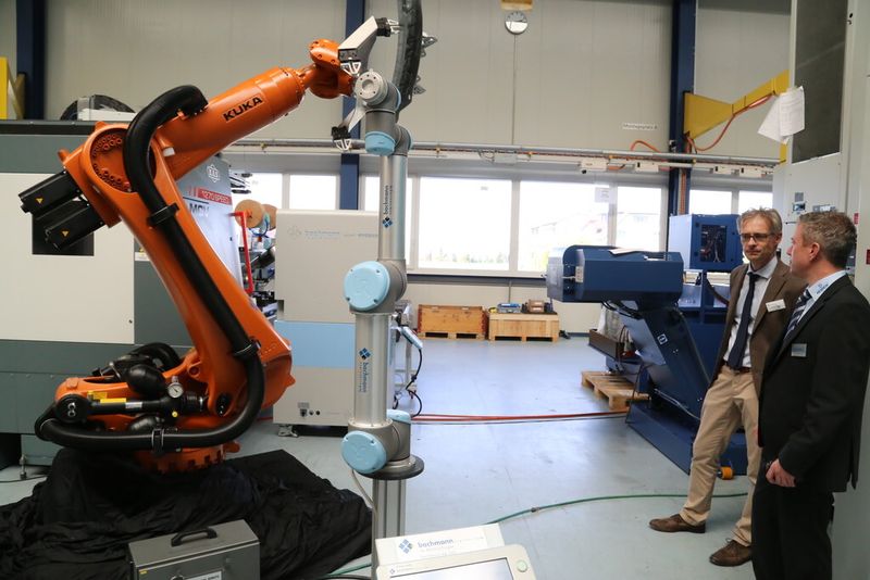 Hausausstellung bei Reiden Technik: Mitaussteller wie dieser Roboterspezialist konnten bei Reiden ihre Fertigungskompetenzen zeigen. (Matthias Böhm)