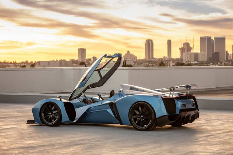 Der Delage D12 sieht extrem leicht aus, doch soll die Hybrid-Flunder immerhin 1,4 Tonnen wiegen. (Bild: Delage Automobiles)