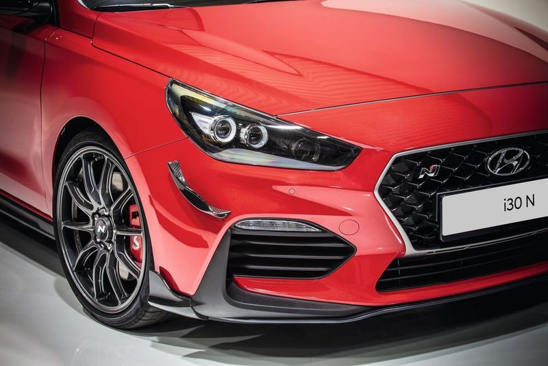 Die Aerodynamikteile der „N-Thusiast Parts“ sollen optisch eine Brücke zum Tourenwagen i30 N TCR schlagen. (Hyundai)